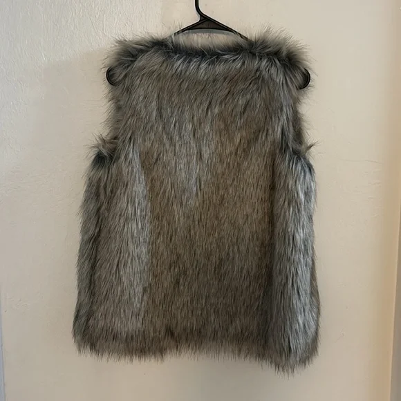 Merona Faux fur vest - Picture 2 of 2